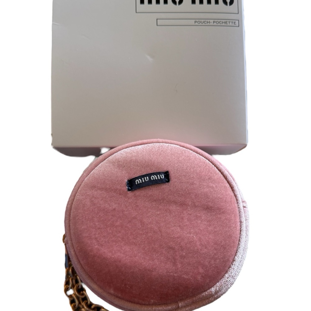 New in Box Miu Miu GWPPink Velvet Round Wristlet with Gold Chain - Picture 12 of 12